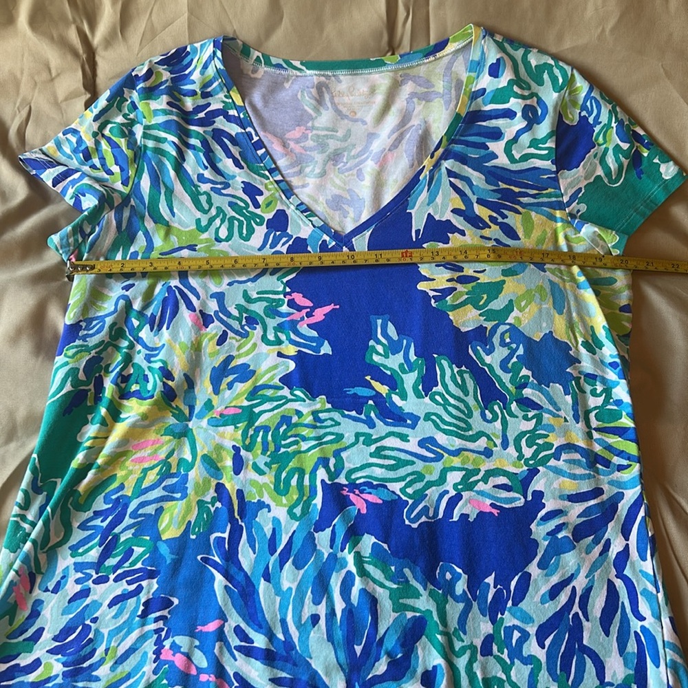 Lilly Pulitzer Vibrant Tropical Print V-Neck Top - Picture 3 of 7